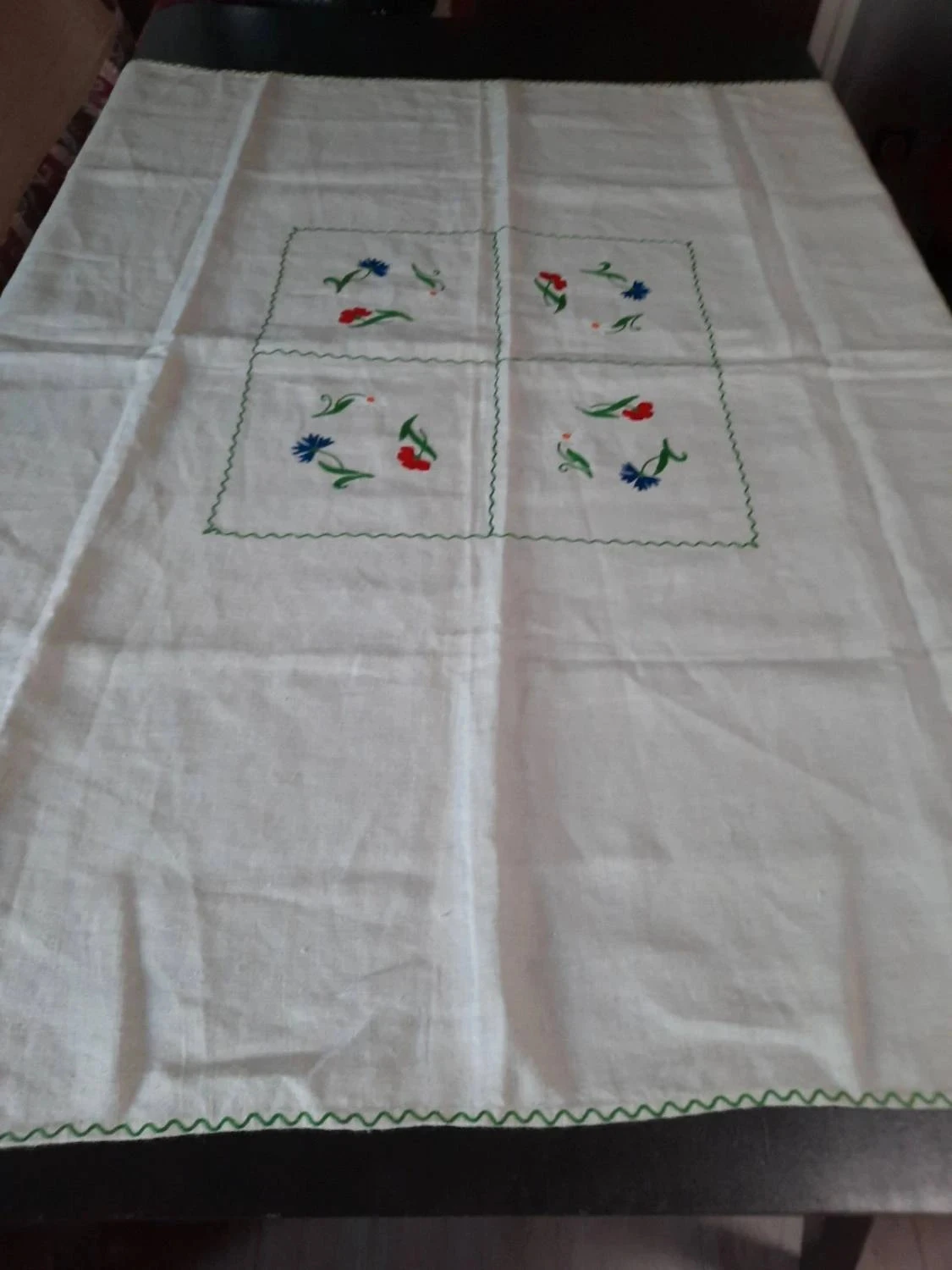 🥀Nappe en coton brodé 100 x 110 cm .Fait Main.. – photo 3
